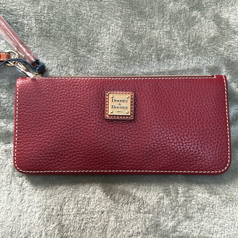 Brand New with tags Dooney & Bourke Wristlet